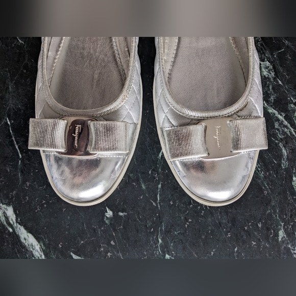 Salvatore Ferragamo Rufina Silver Quilted Ballet Flats Vara Bow - Picture 2 of 8